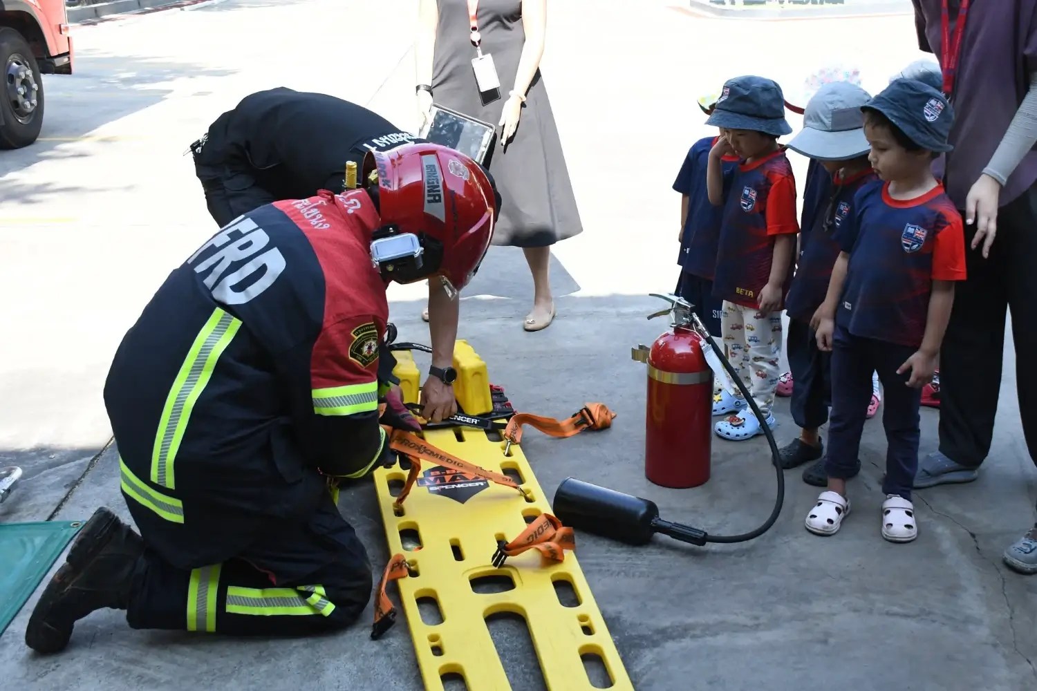 eyfs-approach-helping-children EYFS approach helping children learn together in groups.